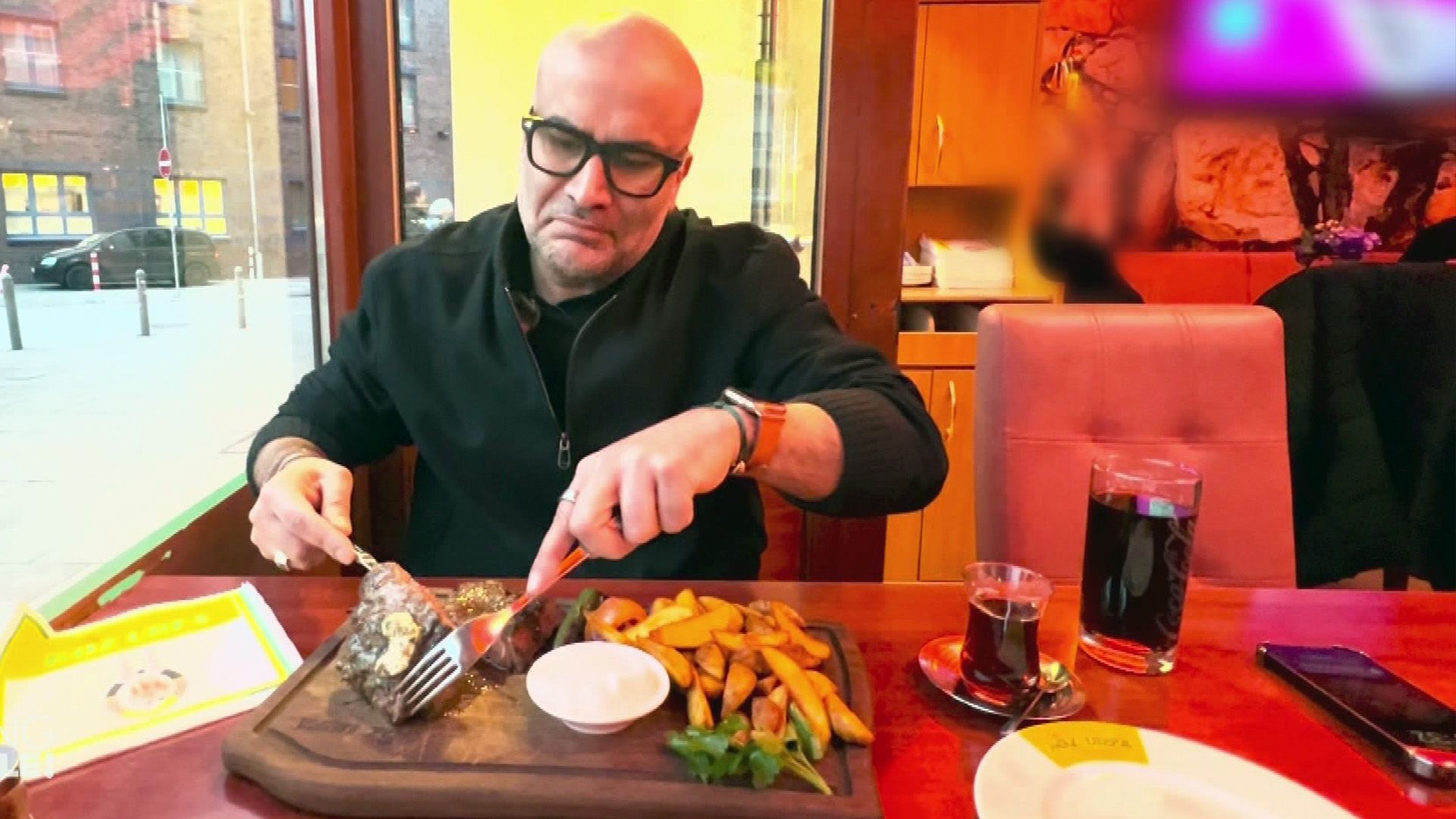 Themen u. a.: Der Gastroflüsterer - Steakhaus unter Beobachtung