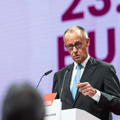 Merz bei Rede ausgelacht und ausgepfiffen