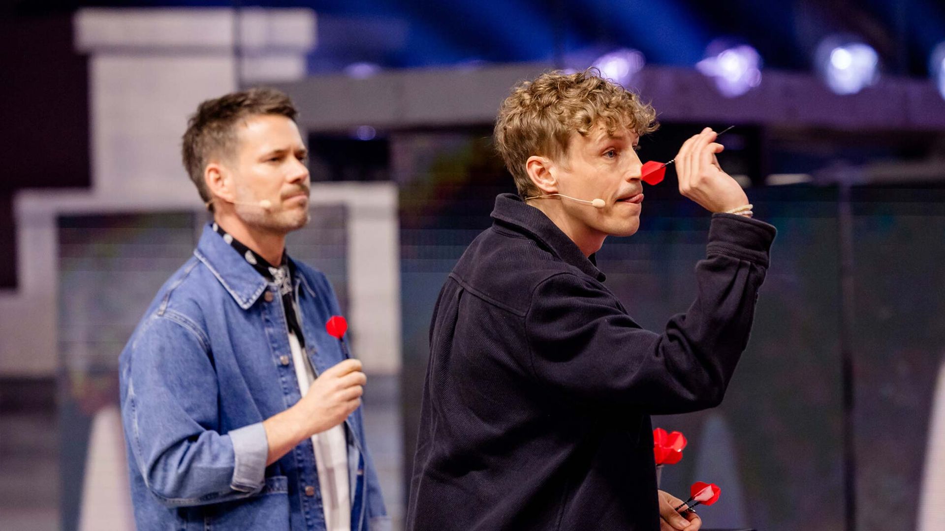 Tim Bendzko und Johannes Strate in der ultimativen Stapel-Challenge