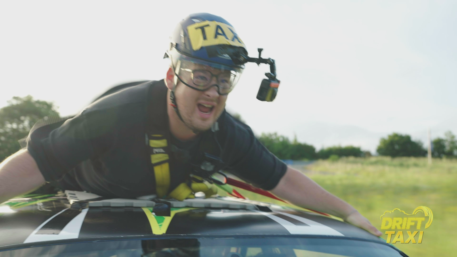 Drift Taxi: Chris Tall auf Action-Taxifahrt