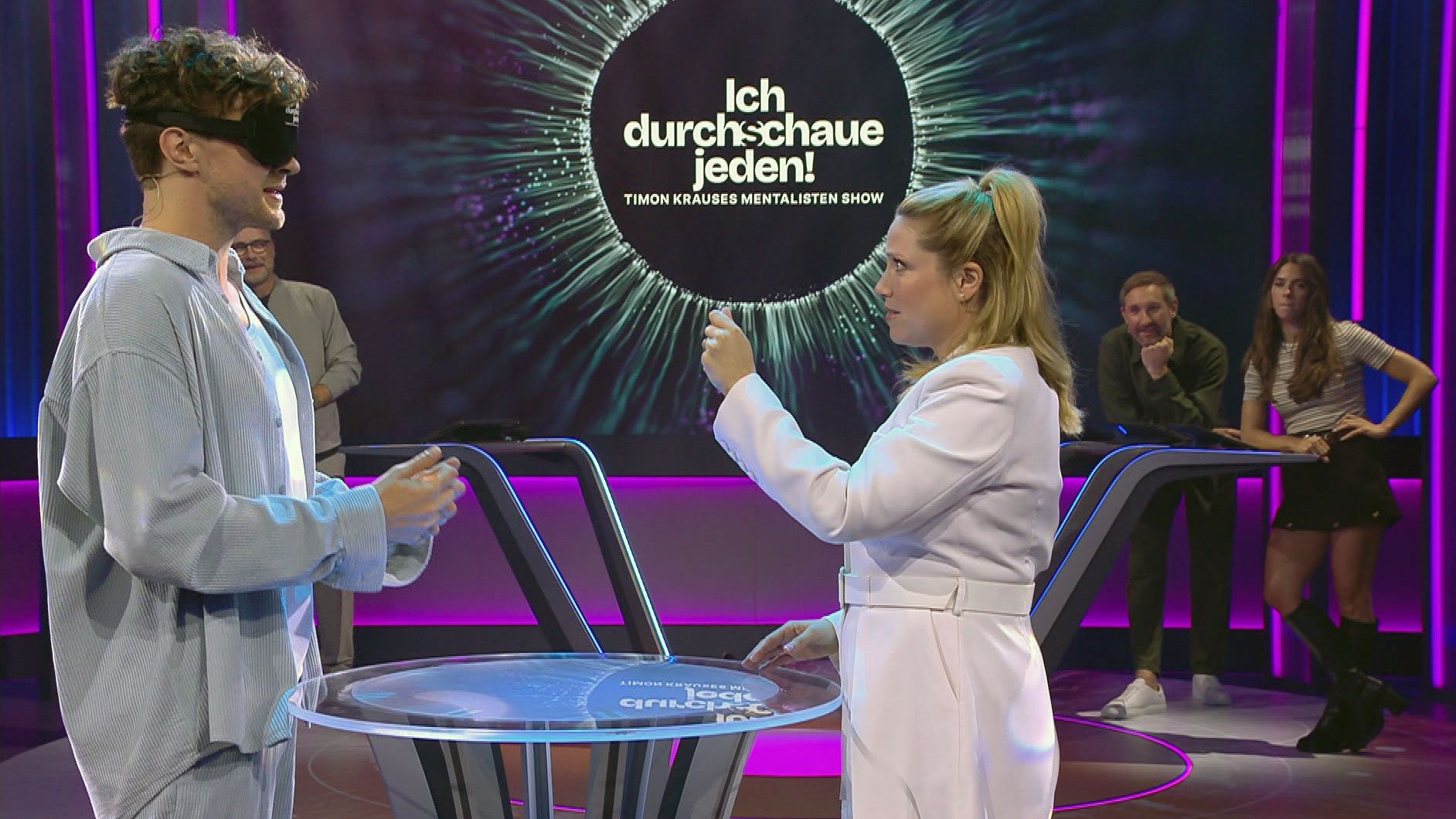 Schere, Stein, Papier: Besiegt Mentalist Timon Krause die Promis blind?