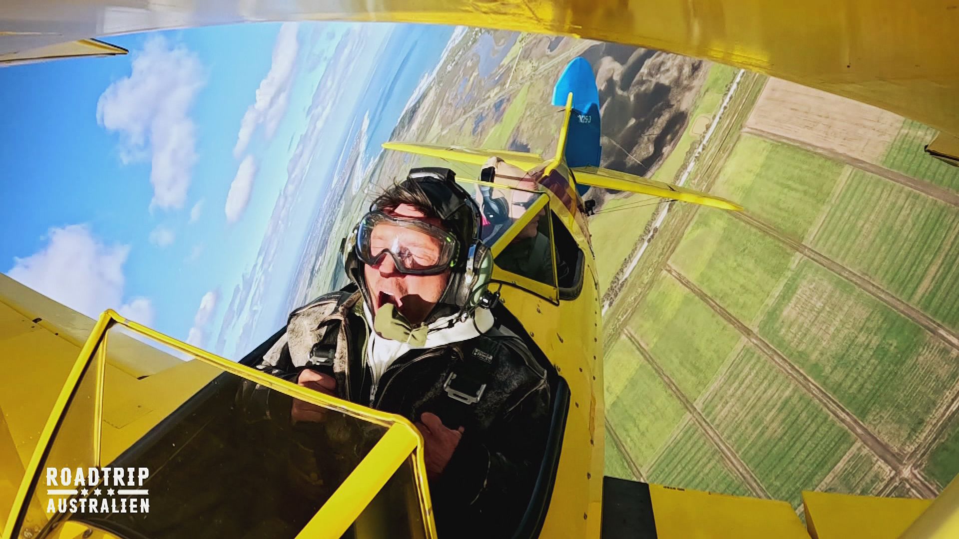 Ein Mörder-Stuntflug, Tauchen mit dem weißen Hai und ein Trip ins Outback