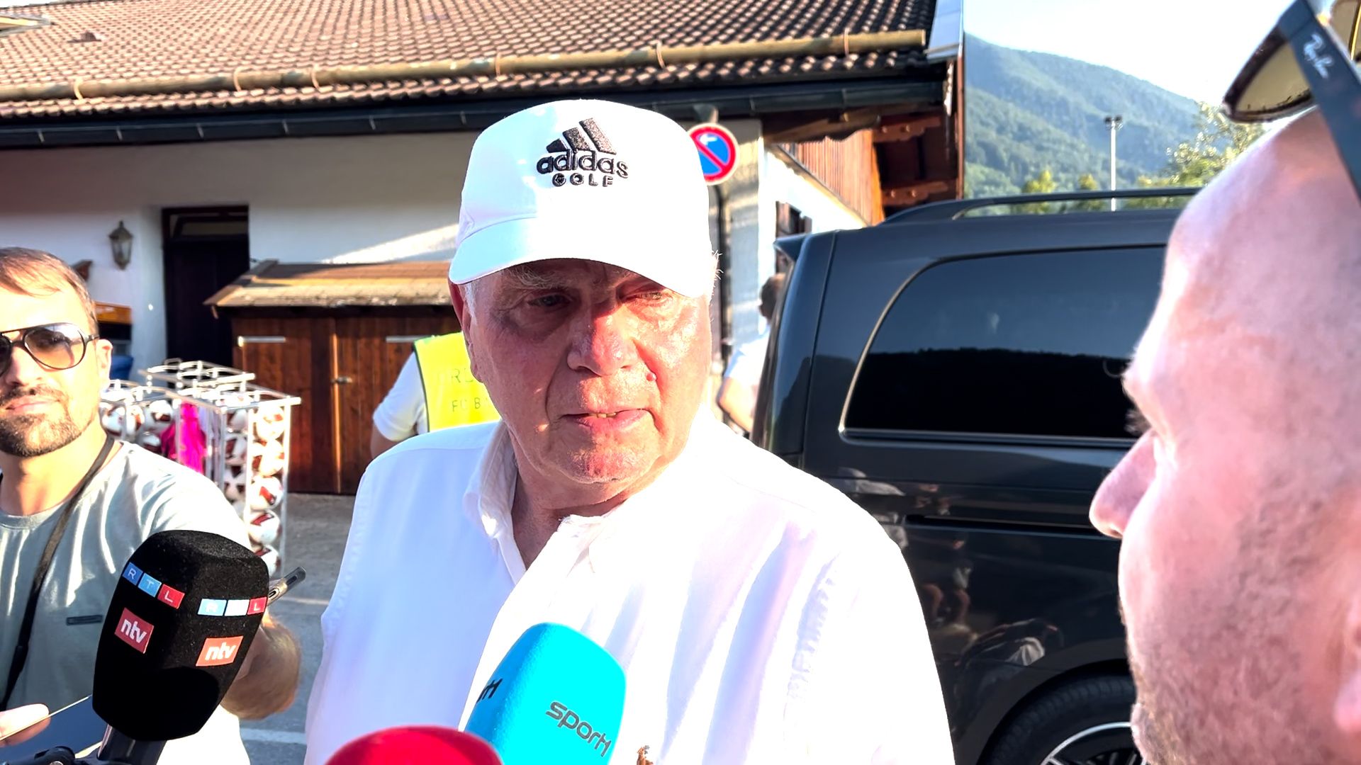 Hoeneß über Olise-Verkauf: "Wir müssten doch bescheuert sein"