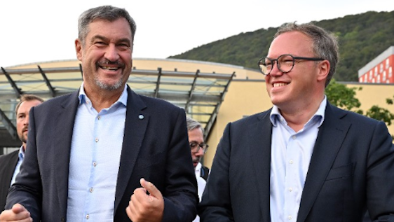 Bratwurst-Wettessen zwischen Söder und Voigt?