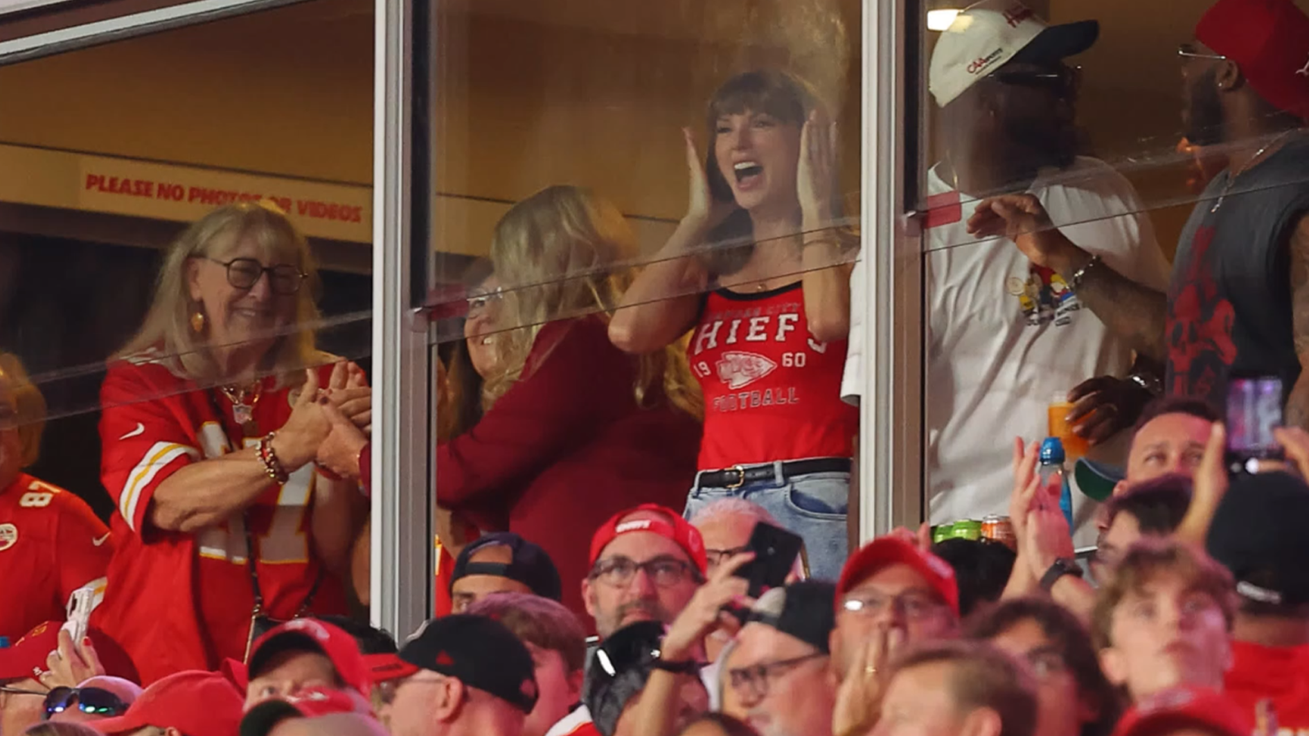 NFL: Wegen Taylor Swift - Fans kaufen Chiefs-Top leer