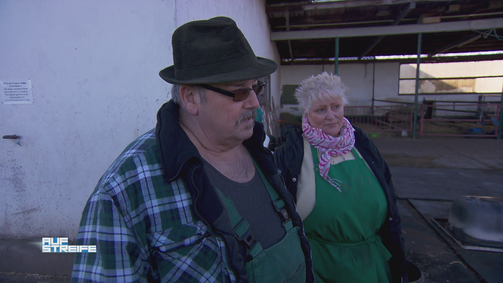 Auf Streife Auf Streife Folge 13: Alzheimer erkrankter greift Bauer mit Mistgabel an