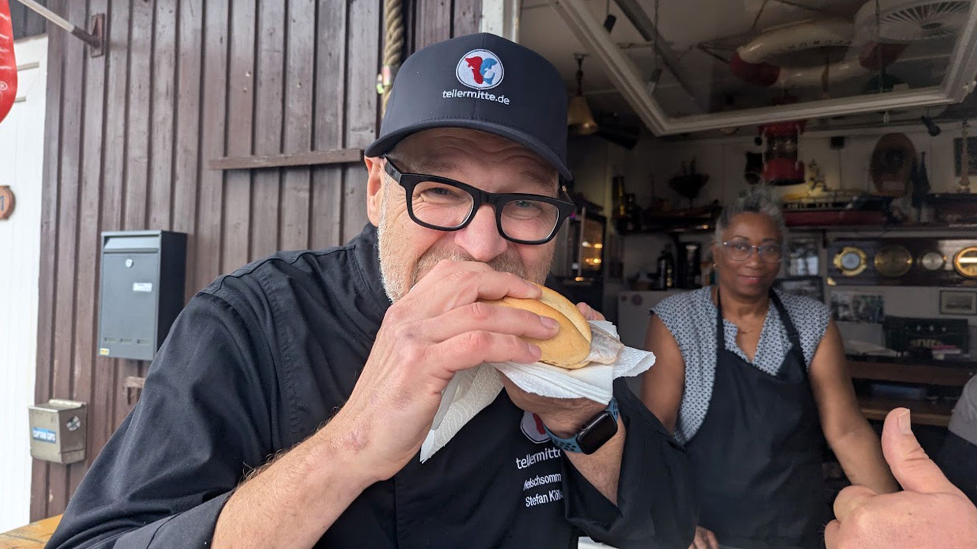 Thema u. a.: Stefan Kölsch testet Fischbrötchen