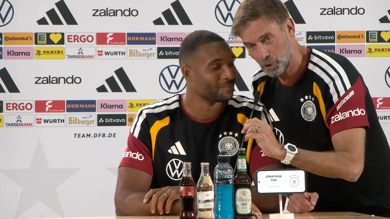 DFB: Geheimratsecken? Klopp crasht Tahs Pressekonferenz