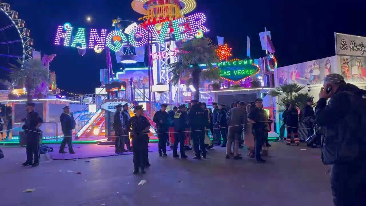 Tödlicher Unfall auf der Wiesn: Mitarbeiter von Freefall Tower getroffen