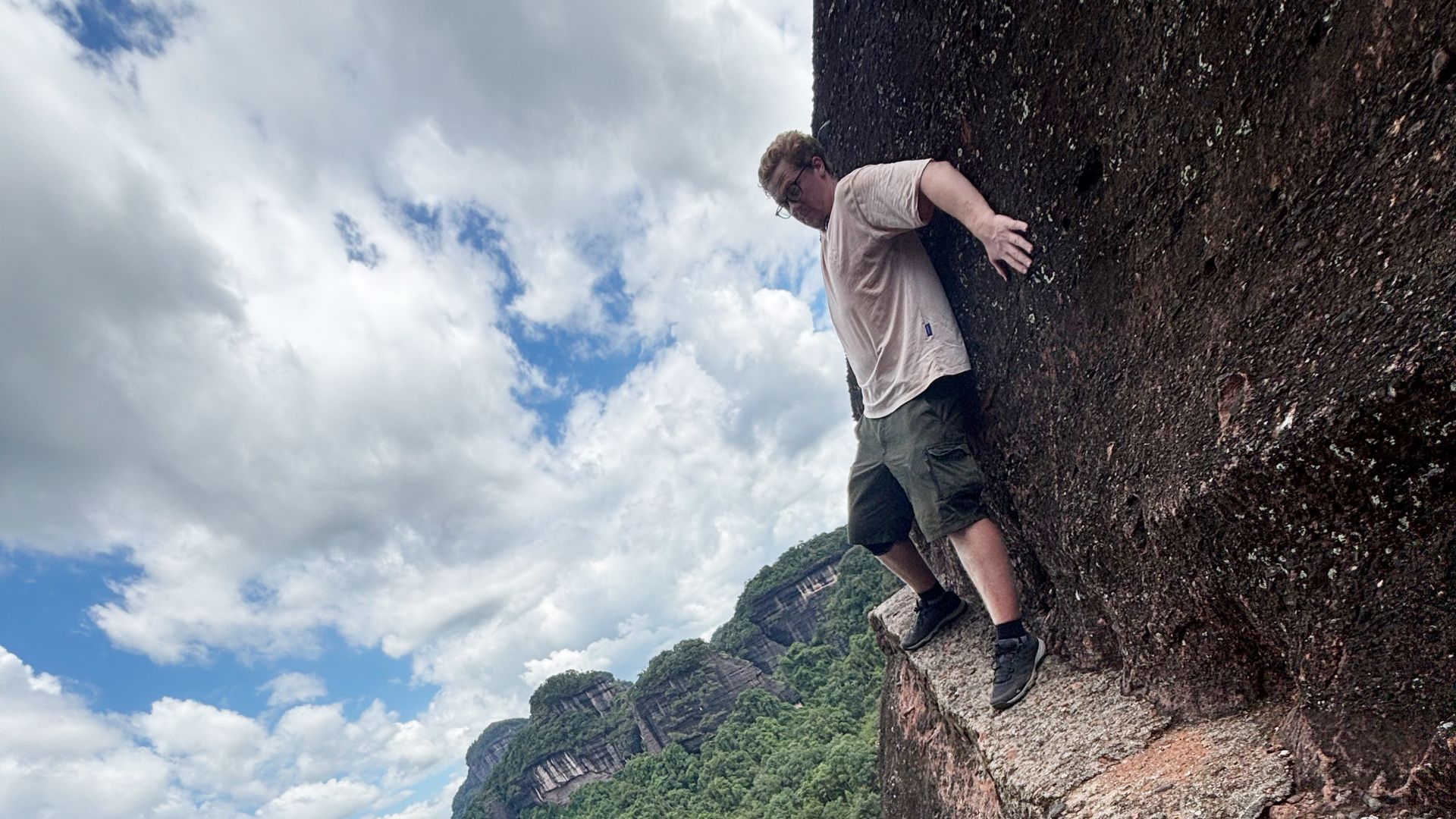 Gefährlichster Insta-Spot Chinas: Wie weit würdest Du für ein Foto gehen?