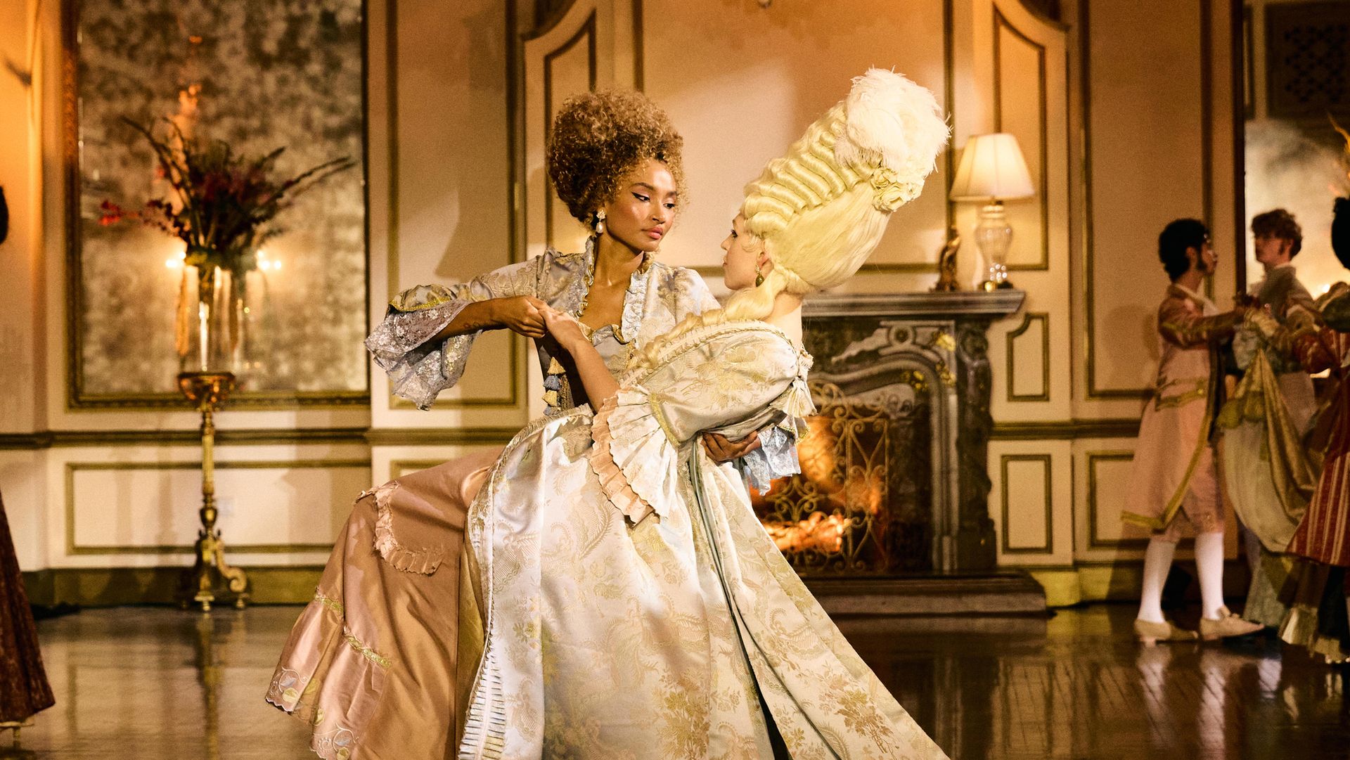 Herzklopfen, Vivaldi-Tanz & sinnliche Blicke im Ballsaal!