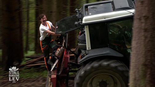 Stallbursche Lev Stallbursche Lev  - Staffel 1 Folge 1: Staffel 1 Folge 1: Harte Arbeit auf Peters Hof