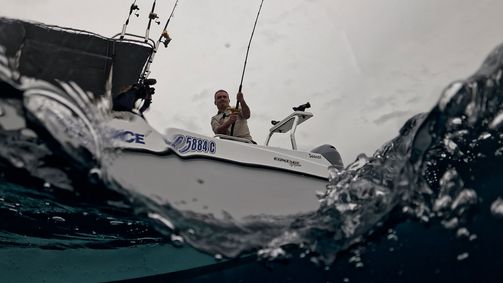 Giganten unter Wasser - Riesenfischen auf der Spur Giganten unter Wasser - Riesenfischen auf der Spur Folge 3: Hai-Alarm