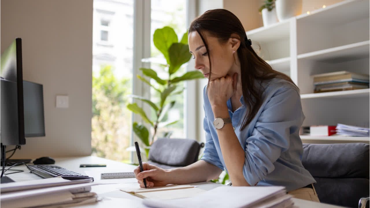 Frauen und Migranten oft überqualifiziert im Job