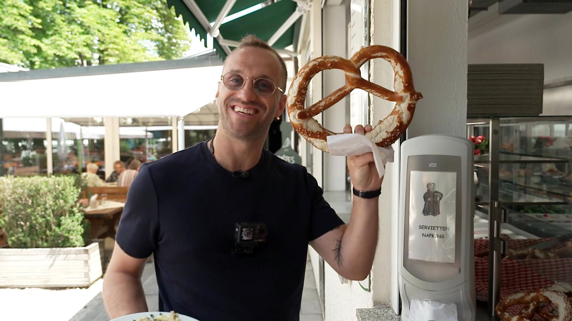 Themen u. a.: Münchens Biergärten im Test - Wo schmeckt’s am besten?