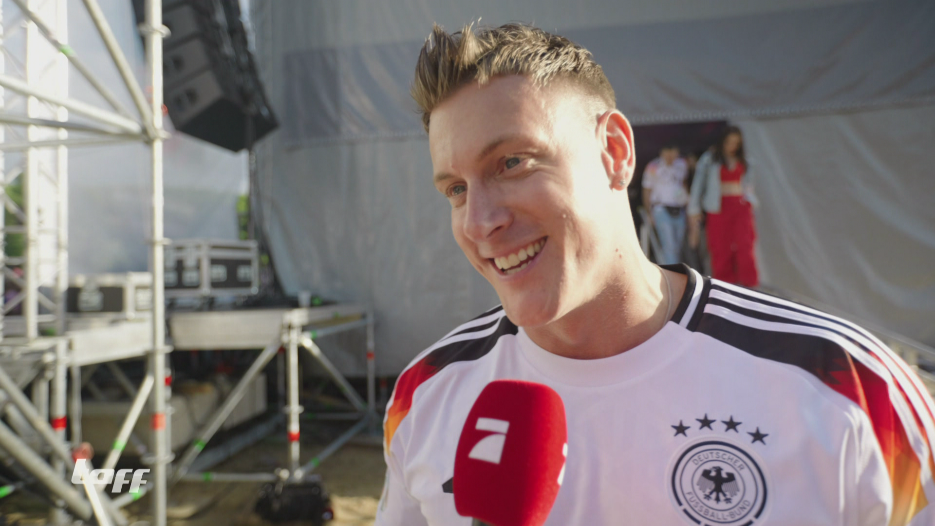 Calvin Kleinens EM-Song: Sein Durchbruch am Ballermann?