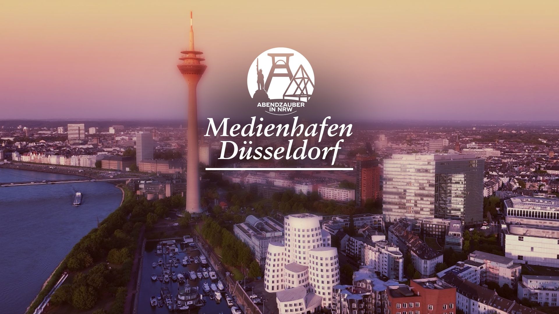 Skyline am Medienhafen - Design, Wasser, Glanz: Düsseldorf leuchtet magisch