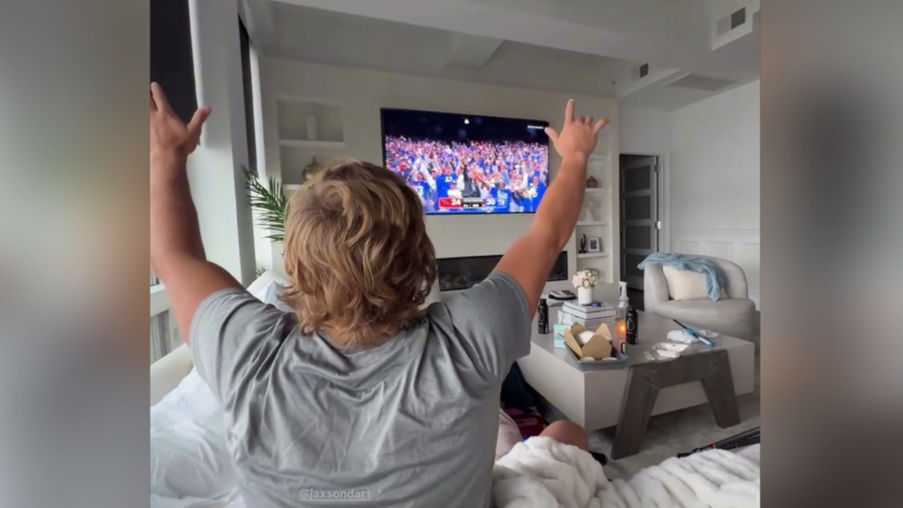 NFL: Jaxson Dart völlig hyped! Giants-Star fiebert auf Sofa mit