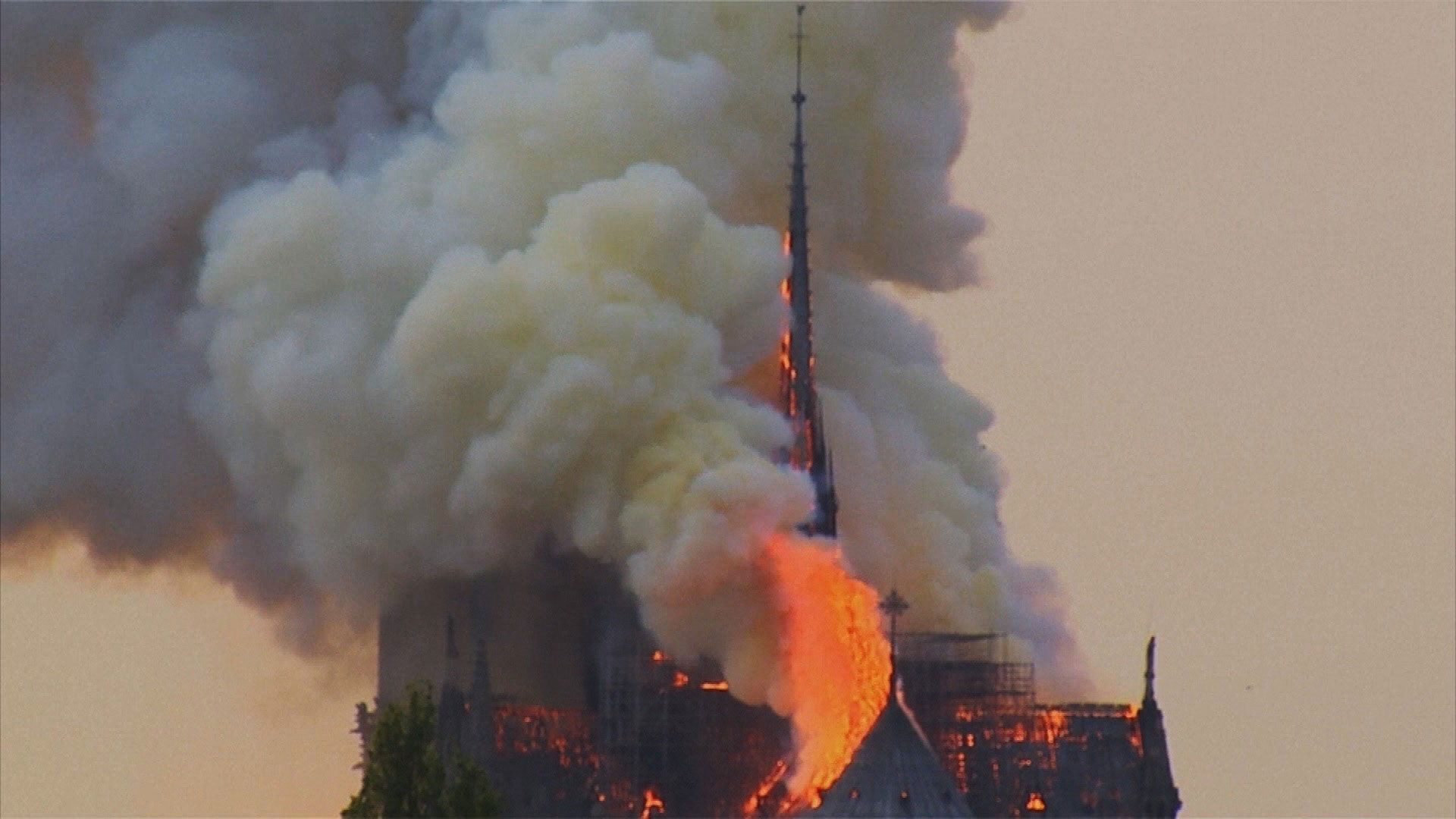 Außer Kontrolle: Notre-Dame in Flammen
