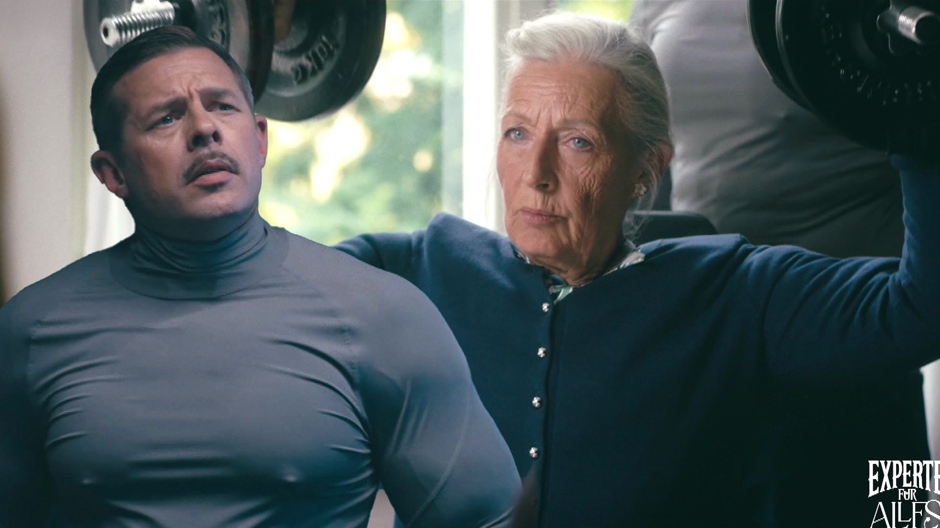 Tatort, aber alle sind trainierte Fitness-Maschinen