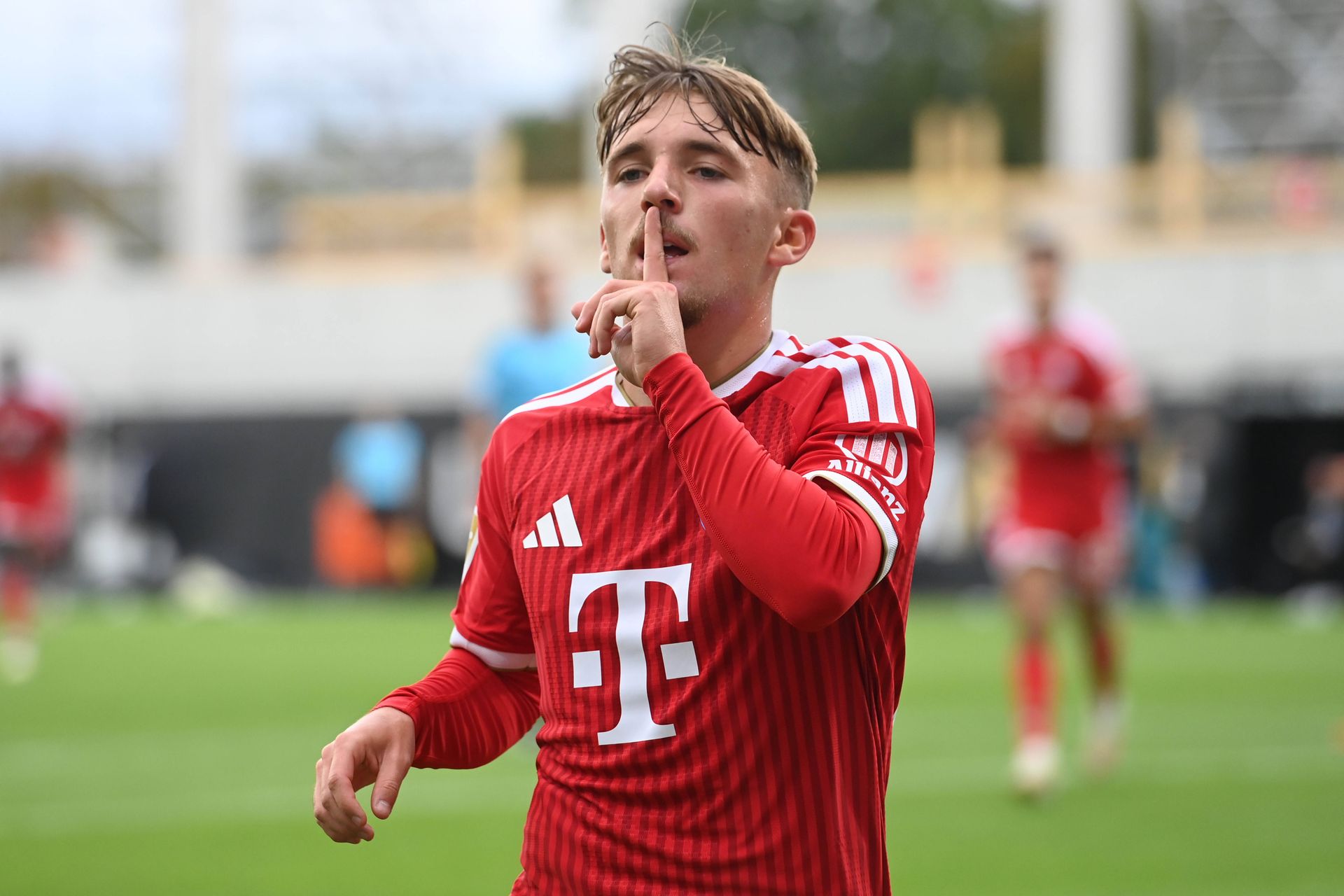 Highlights: Lennart Karl legt sich mit ganzem Dorf an