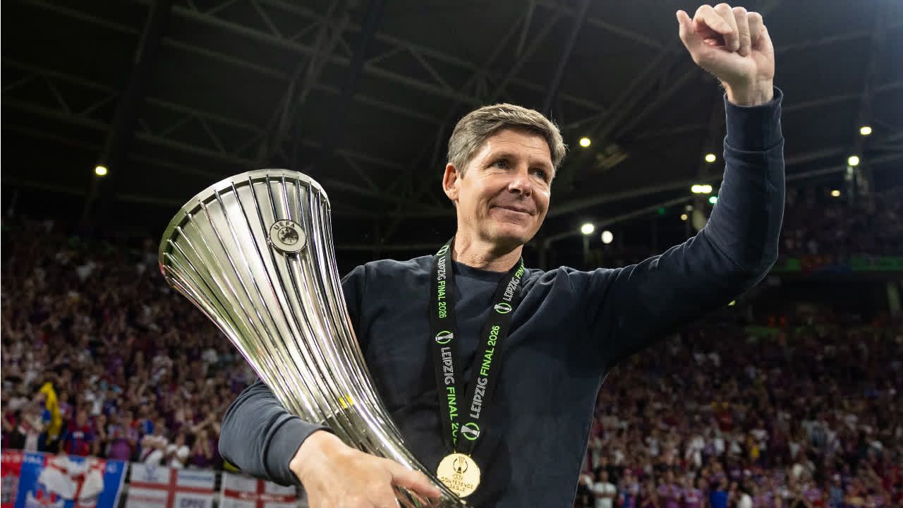 Ex-Bundesliga-Trainer schreibt Geschichte