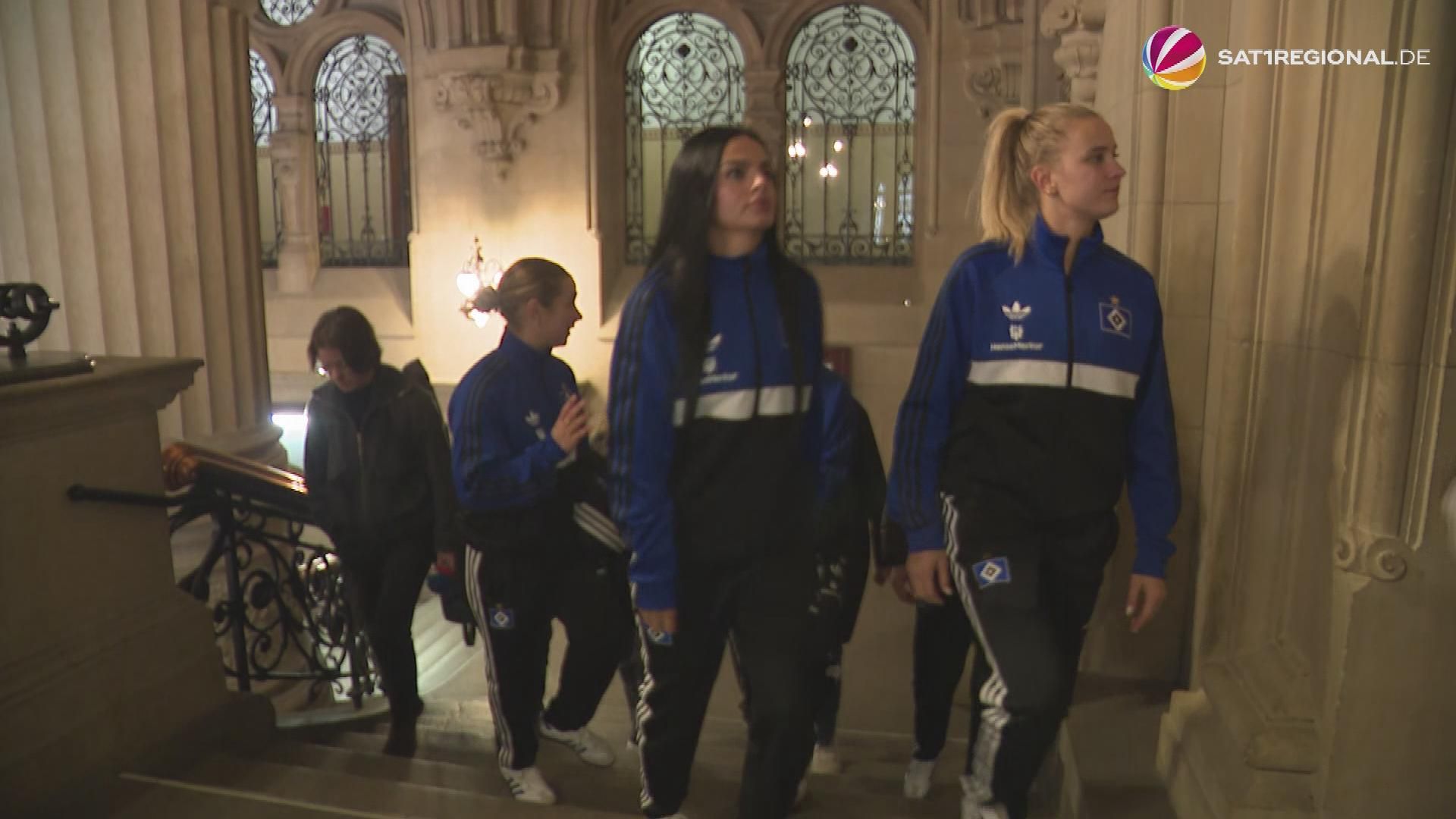 HSV-Frauen besuchen Hamburger Rathaus