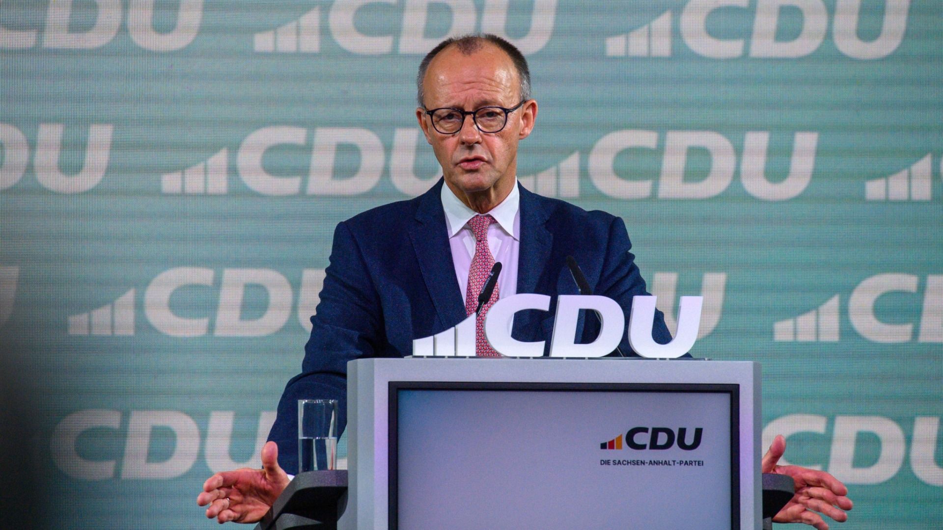 Merz: "Wir müssen selbst stärker werden"