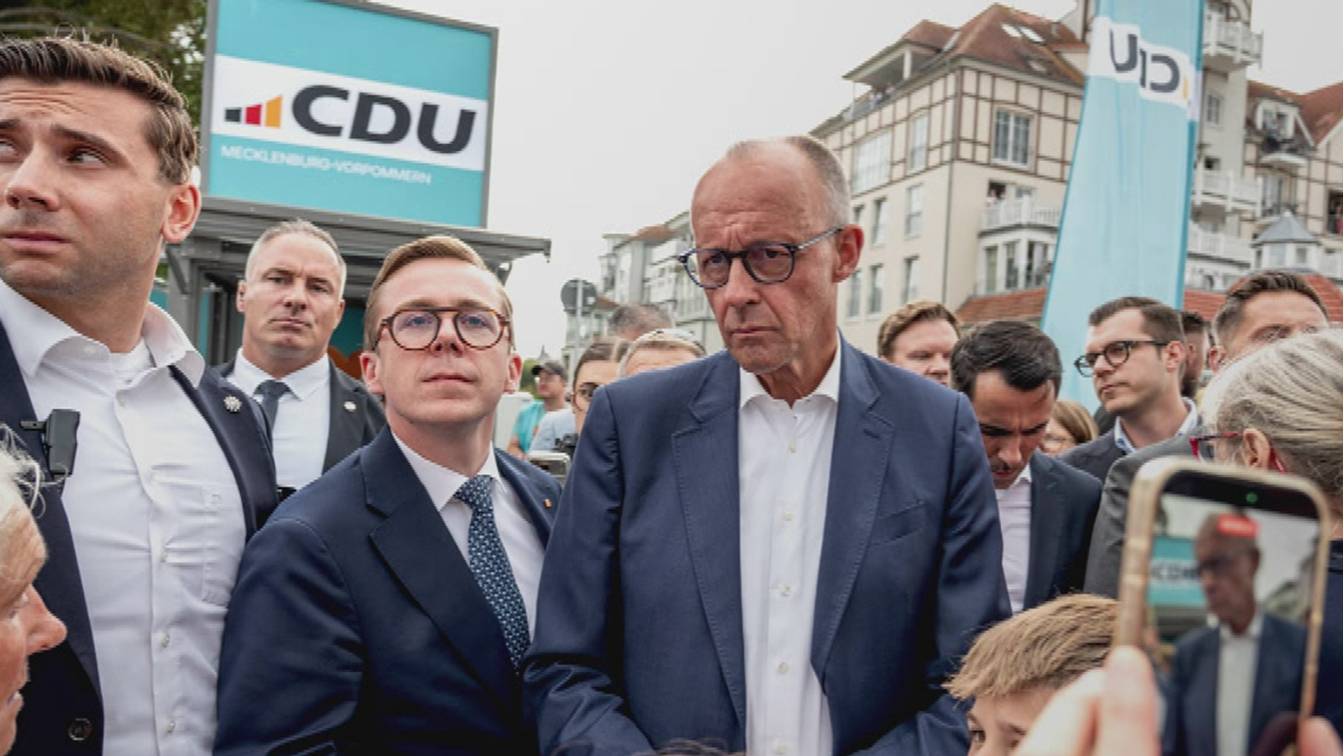 AfD vor Erdrutschsieg: Merz warnt