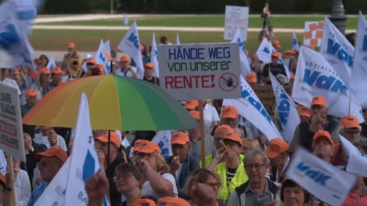 Streit um Pflege-Reform: Rentenkürzungen sorgen für Protest in München