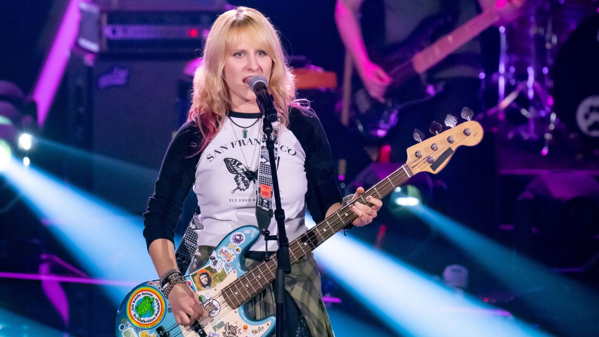 Julia Wolf rockt die Bühne mit "Heartbreaker"
