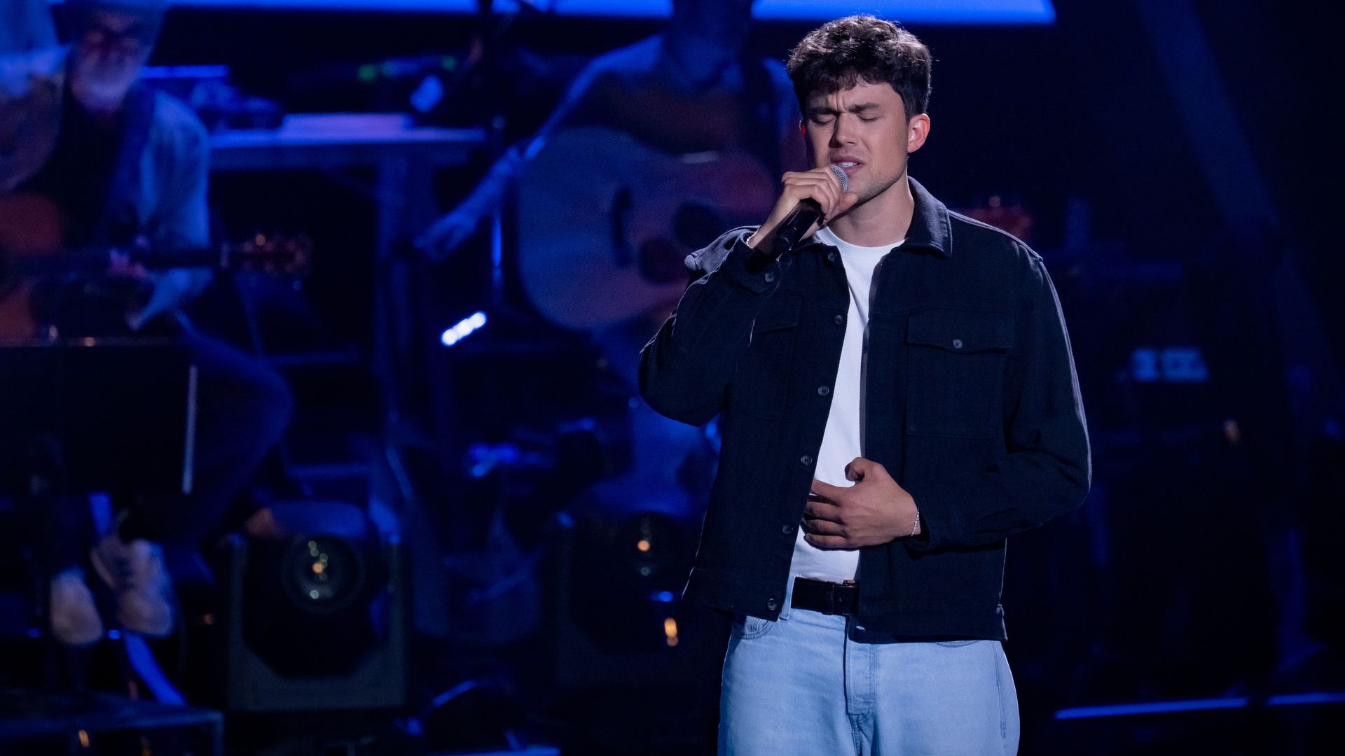 Das Publikum liebt ihn: Elijah Peiler mit "Riding To New York" von Passenger