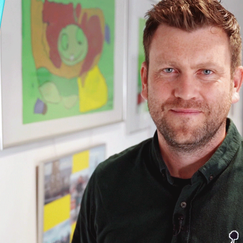 Special Olympics: Simon Hildebrandt trainiert 8 AthletInnen gleichzeitig