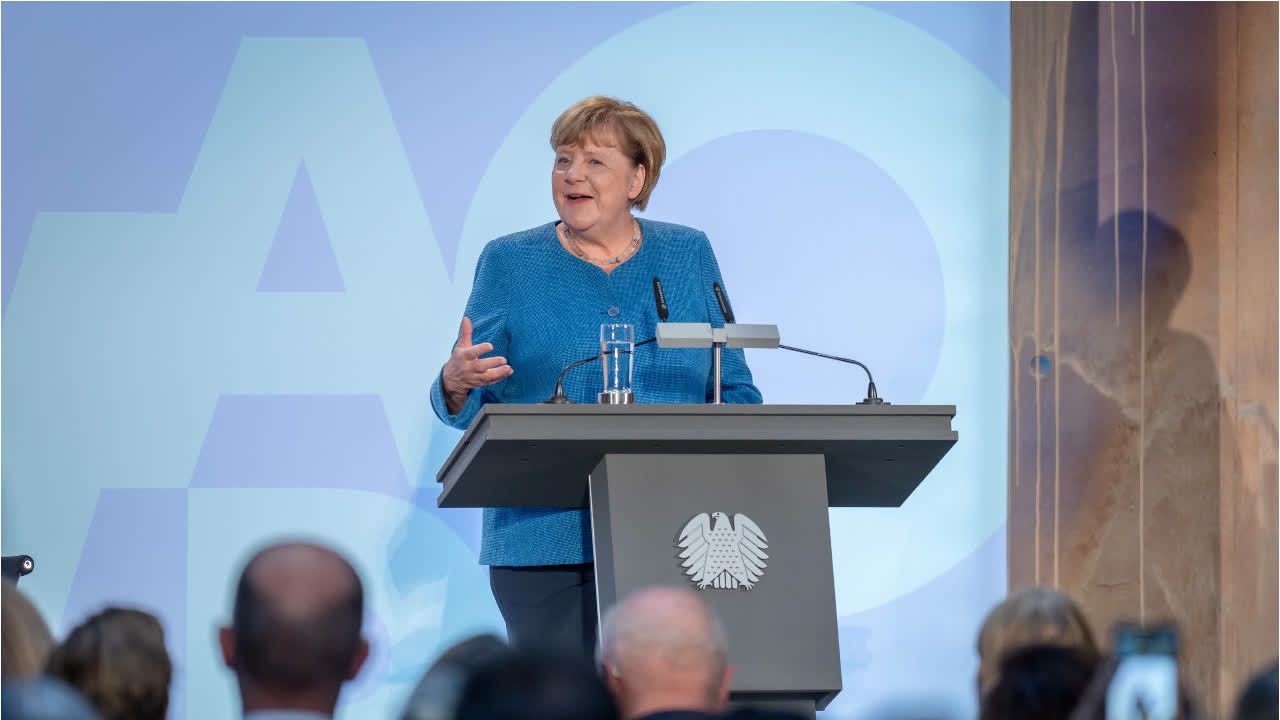 Umfrage: Merkel zur Problemlösung besser geeignet als Merz