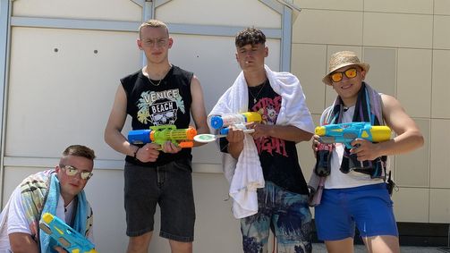 Ausnahmezustand in Lignano - Tutto Gas Ausnahmezustand in Lignano - Tutto Gas! Folge 1: Staffel 3 Folge 1: Die ultimative Ligi-Party 2022