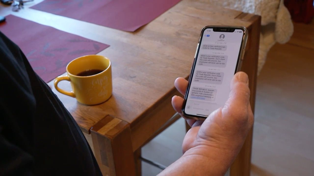 100.000 Euro weg: Unterfranke fällt auf SMS-Betrüger rein