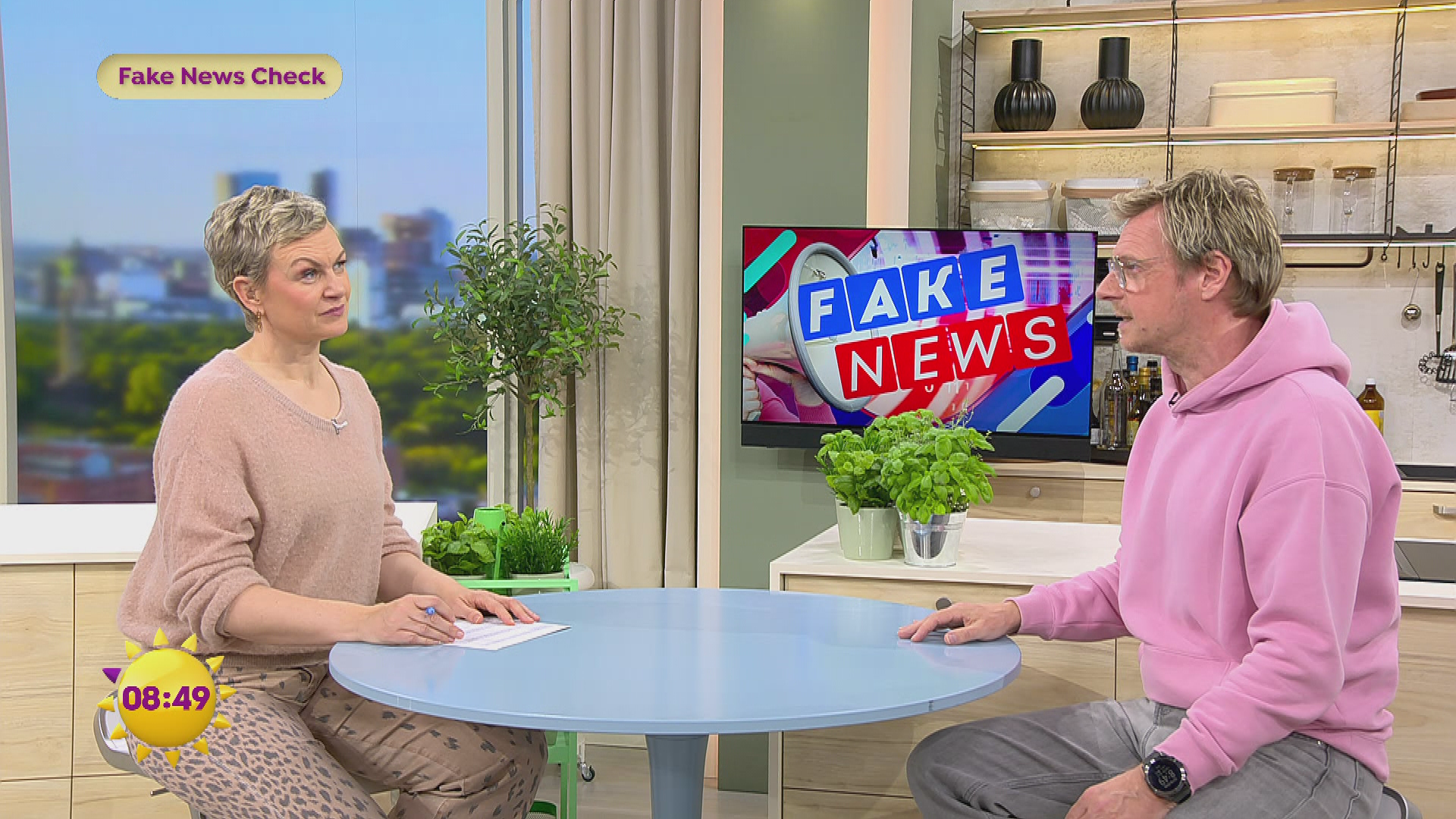 Fake-News-Check: Reptilienfrau im Weißen Haus und WhatsApp-Hack