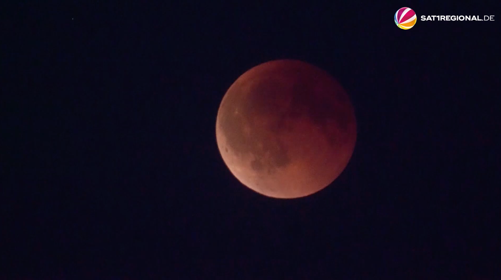Blutmond: Menschen in Hannover bestaunen Naturschauspiel