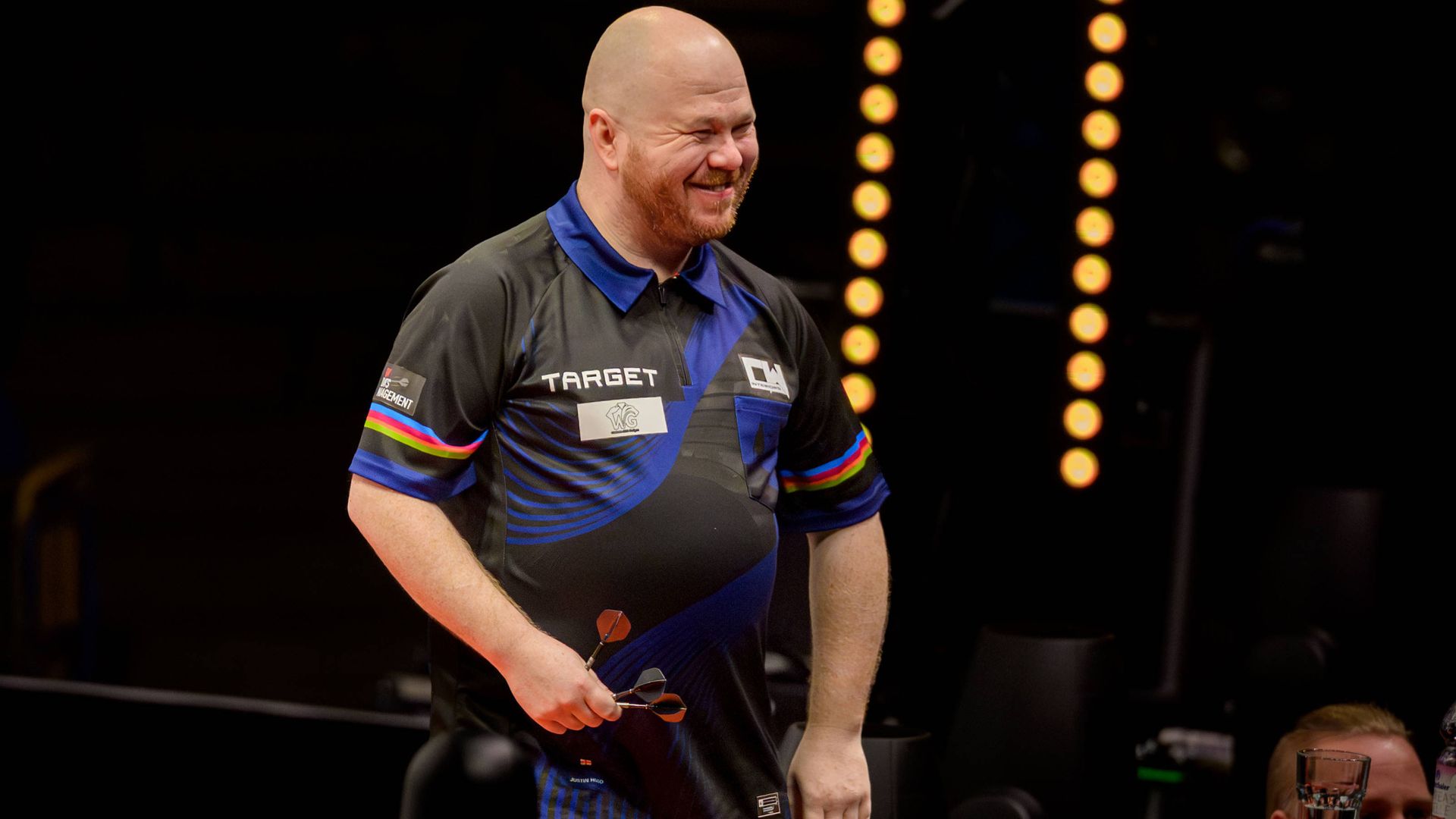 Blanker Wahnsinn: Darts-Profi macht nackten Heiratsantrag