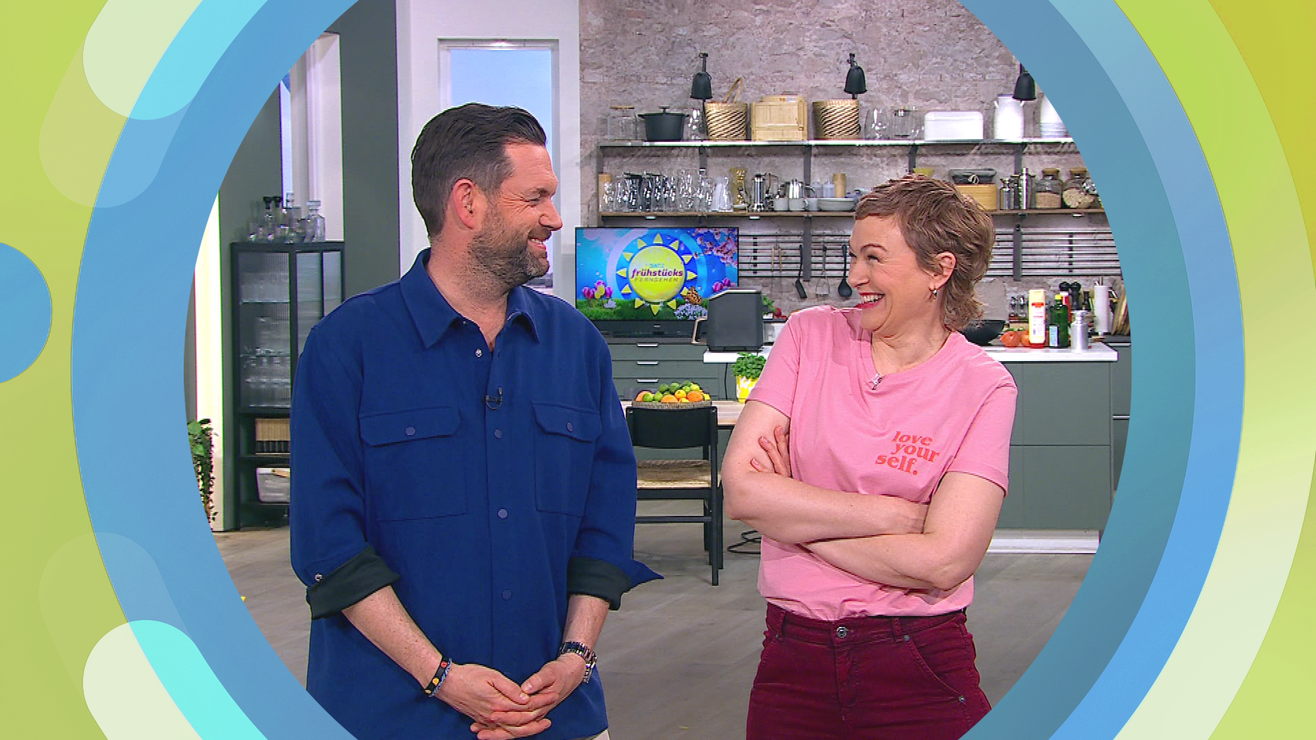 Mit Taxi-Teller, Mandeltorte und Promi-Quiz in den Vizefreitag