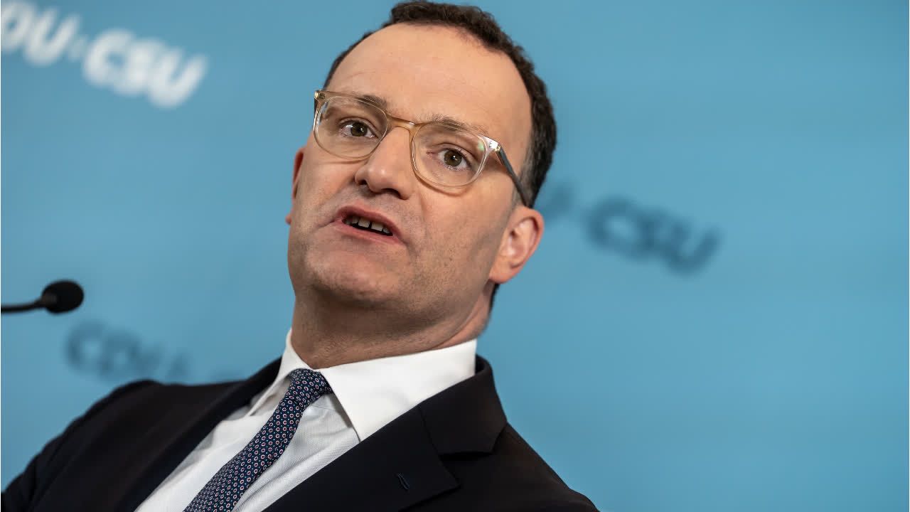 Spahn verteidigt Warkens Pflegereform