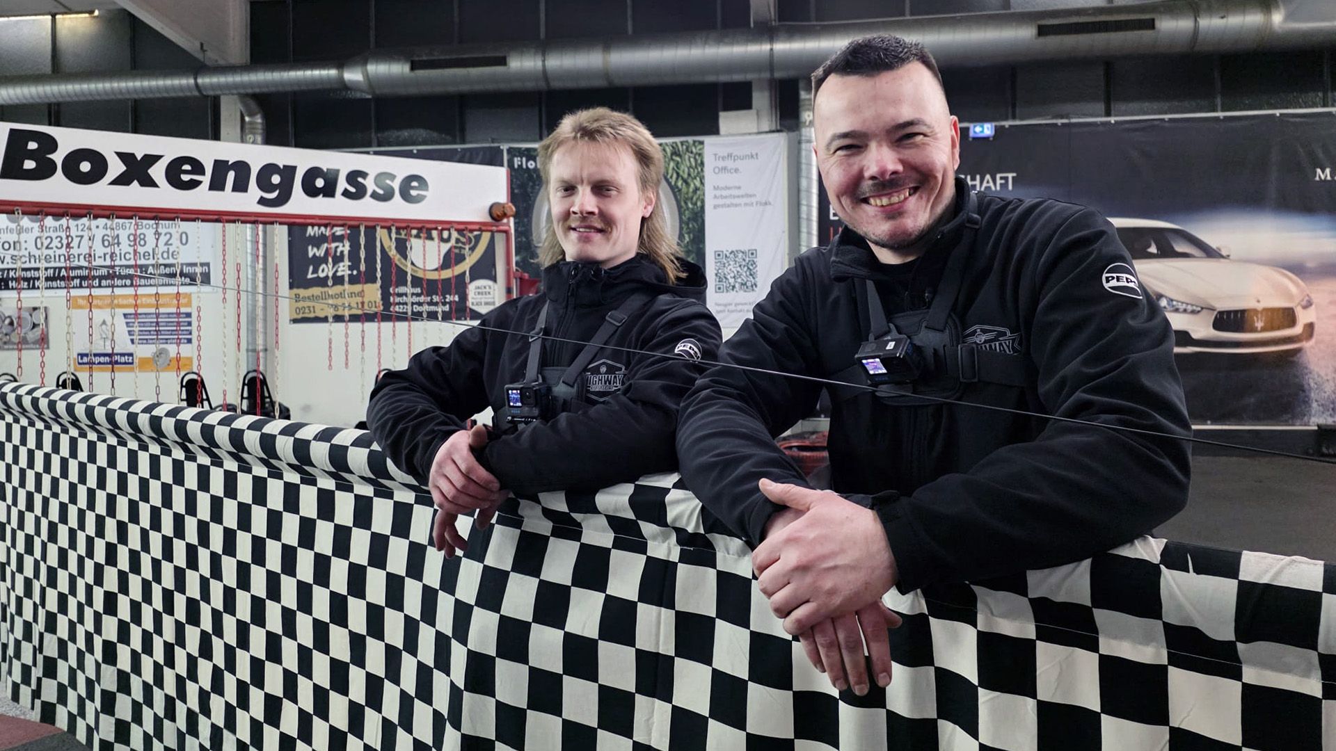 Hilfe auf der längsten Indoor-Kartbahn der Welt