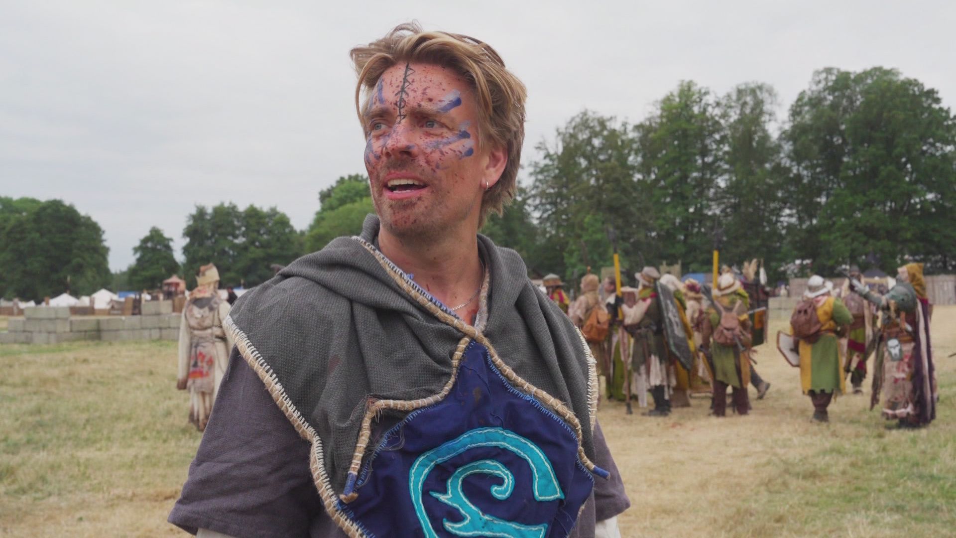 Das Geschäft mit LARP: Wer verdient am größten Live-Rollenspiel der Welt?