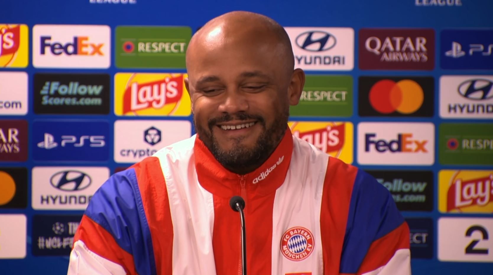 FC Bayern: Kompany foppt norwegischen Journalist - "Chance vertan"