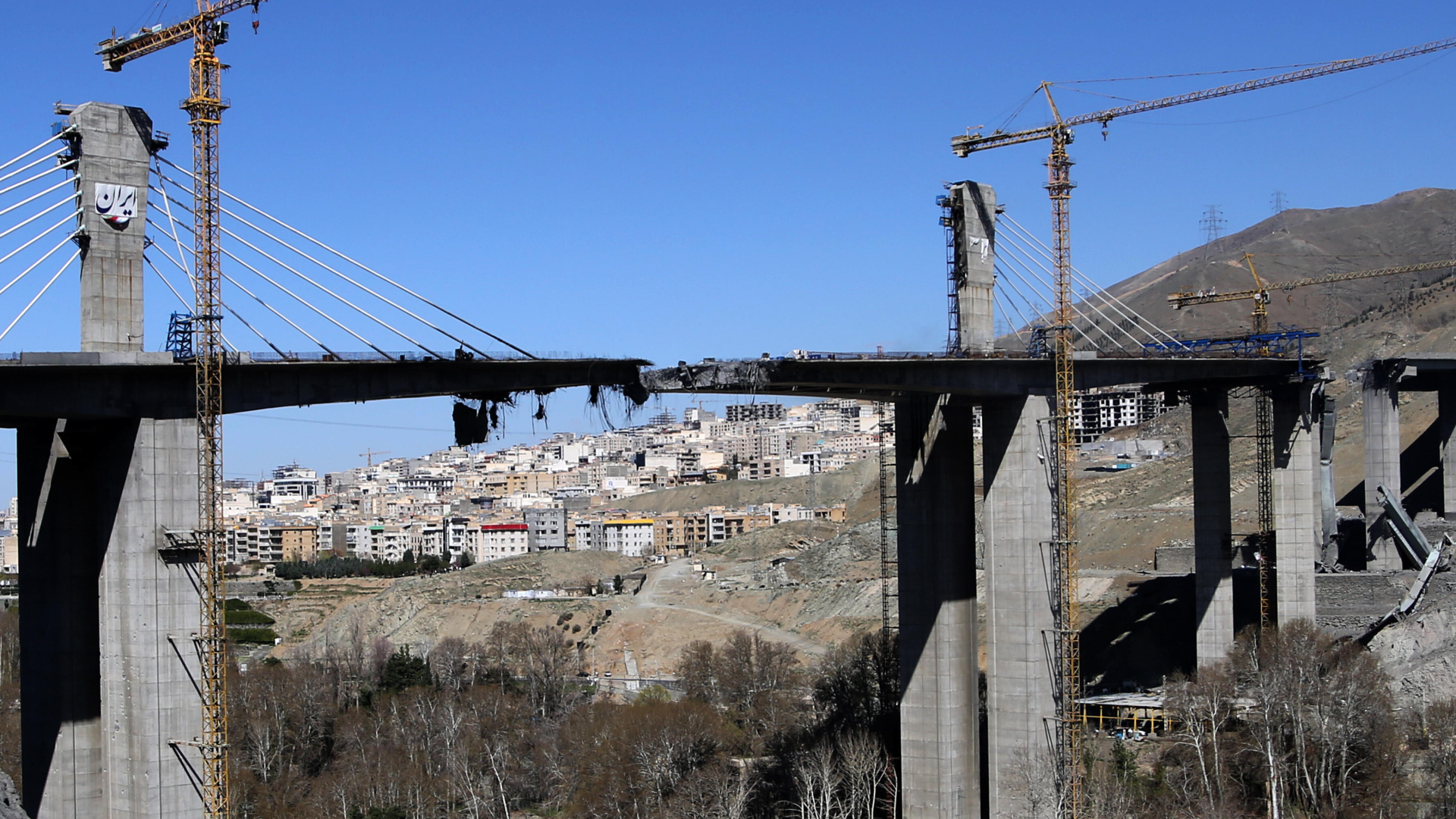 USA zerstören Irans wichtigste Brücke