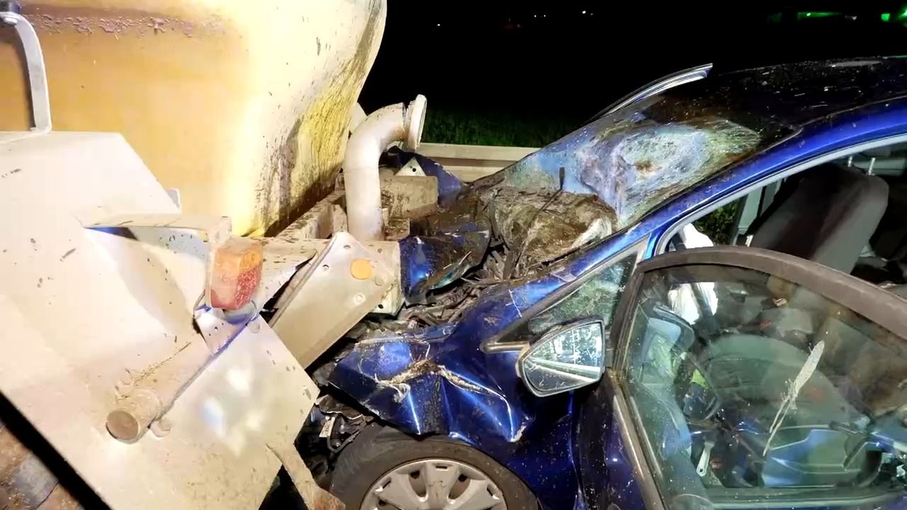 Schwerer Unfall bei Oberhaid: Autofahrerin kracht in Güllefass