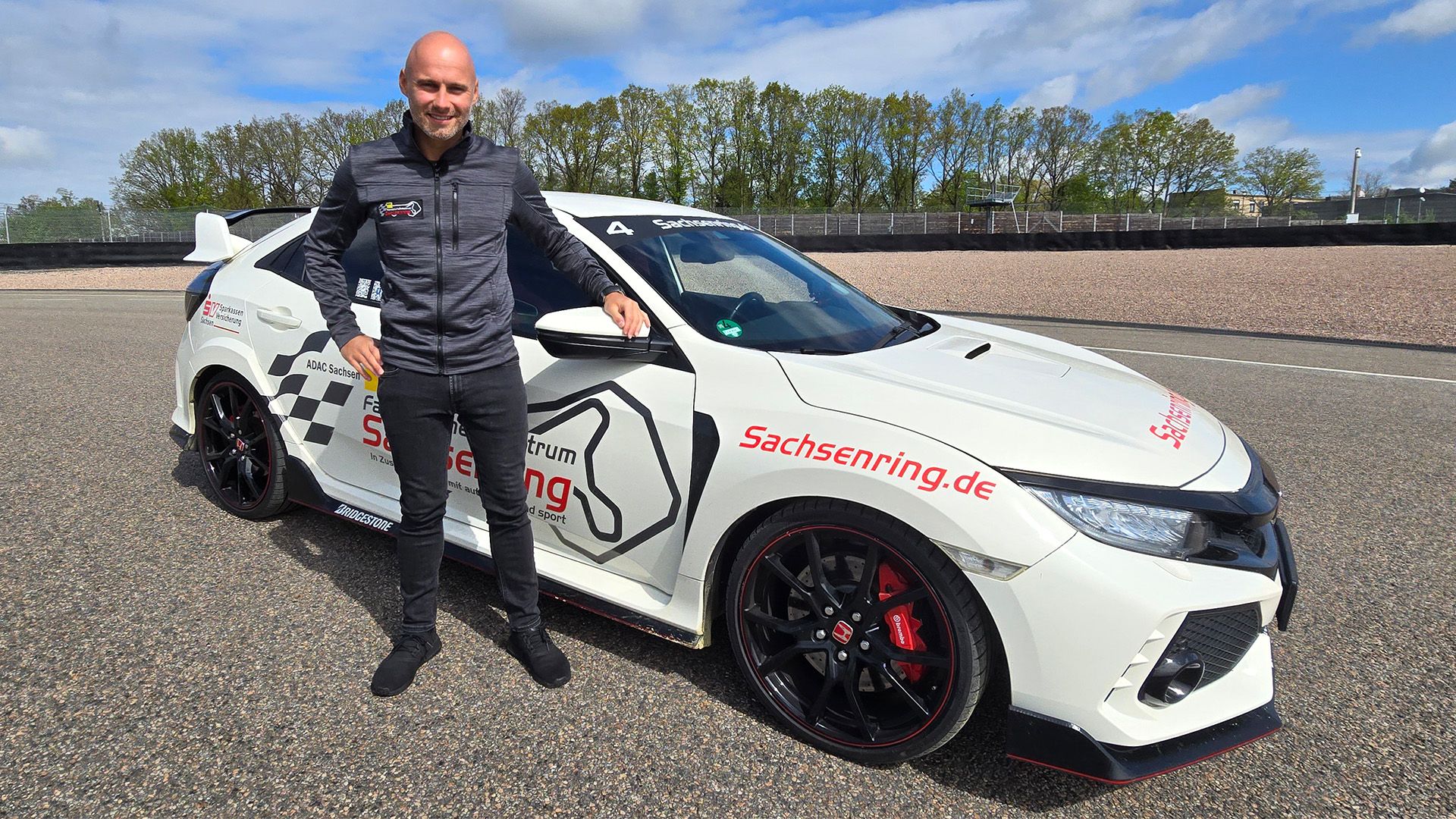 Thema u.a.: Rallyefahrer Julius Tannert bringt Teilnehmer ans Limit