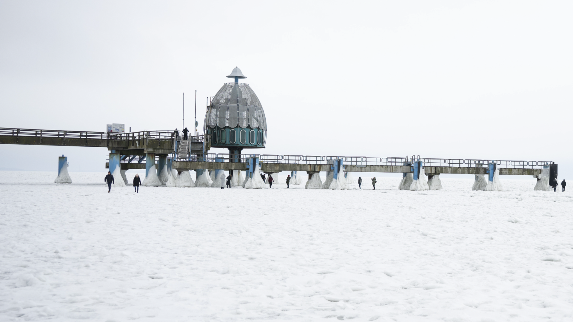 Eiszeit legt Schifffahrt lahm