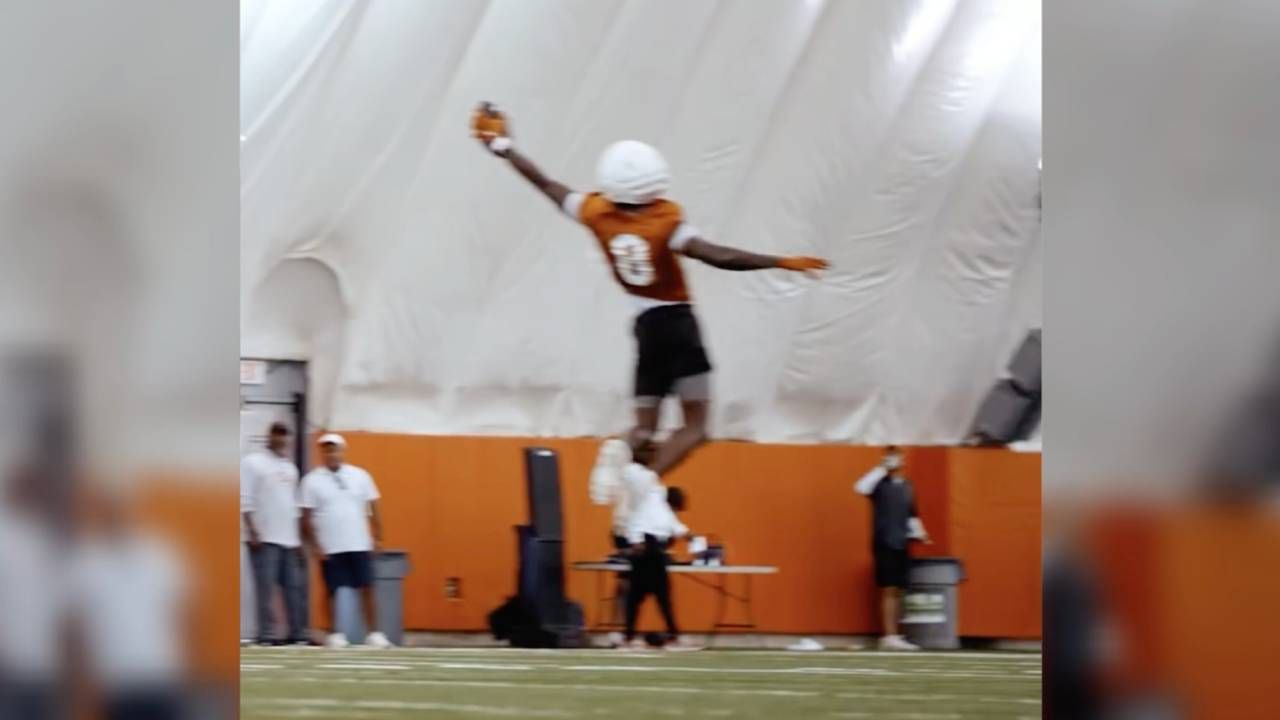 College: Catch des Jahres? Longhorns-Talent mit irrer Flugshow