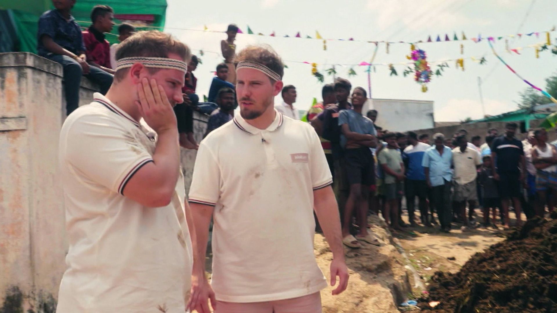 Dennis und Benni Wolter auf dem Kot-Festival in Indien